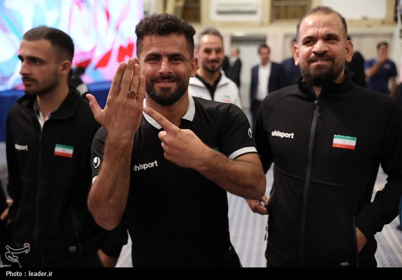 دژه: با گرفتن انگشتر رهبری دنیا را به من دادند